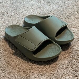 OOFOS Slide Sandals